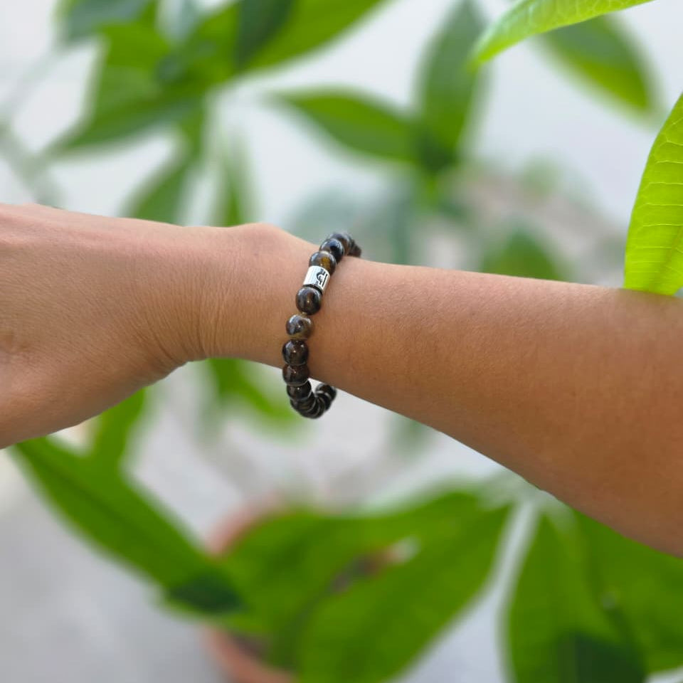 Pulsera de ojo de tigre natural de 8 mm con piedras en tonos dorados y marrones, reflejos naturales y diseño elegante para uso diario