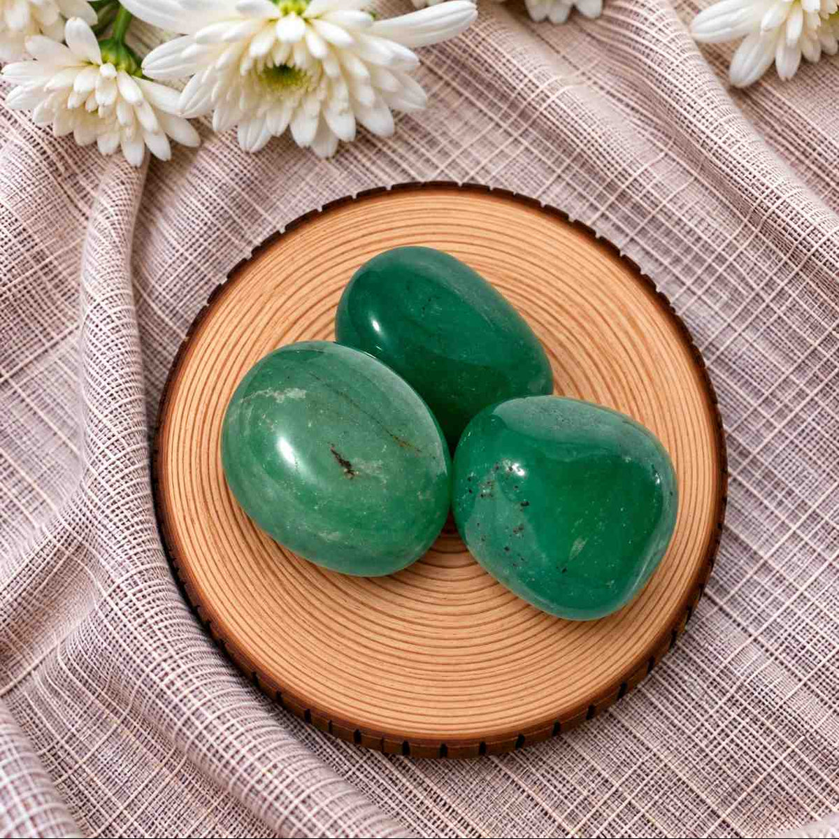 Fluorita natural en tonos verdes y violetas, con delicadas variaciones de color, brillo suave y formas únicas de origen natural