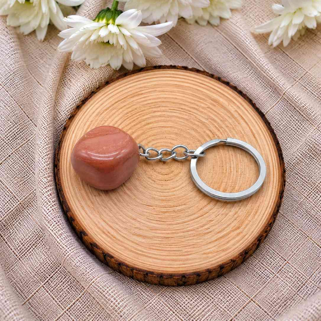 Llavero de jaspe rojo natural con piedra en tonos rojos y tierra, diseño elegante y natural para llevar tus llaves con estilo
