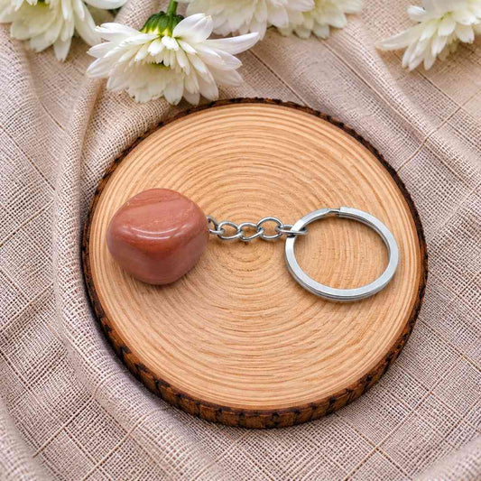 Llavero de jaspe rojo natural con piedra en tonos rojos y tierra, diseño elegante y natural para llevar tus llaves con estilo