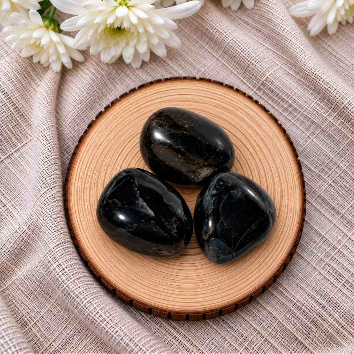 Pulsera de ágata negra natural con piedras en tonos negros intensos, acabado elegante y diseño minimalista para llevar a diario