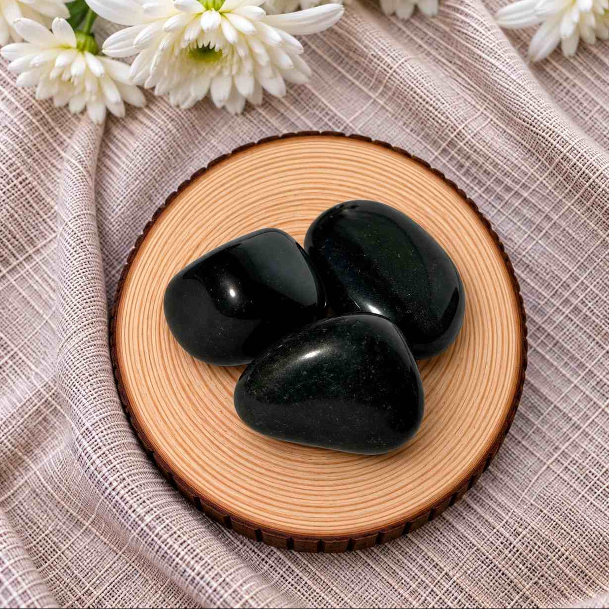 cuarzo negro natural con piedras en tonos negros intensos, acabado elegante y diseño sofisticado para llevar a diario