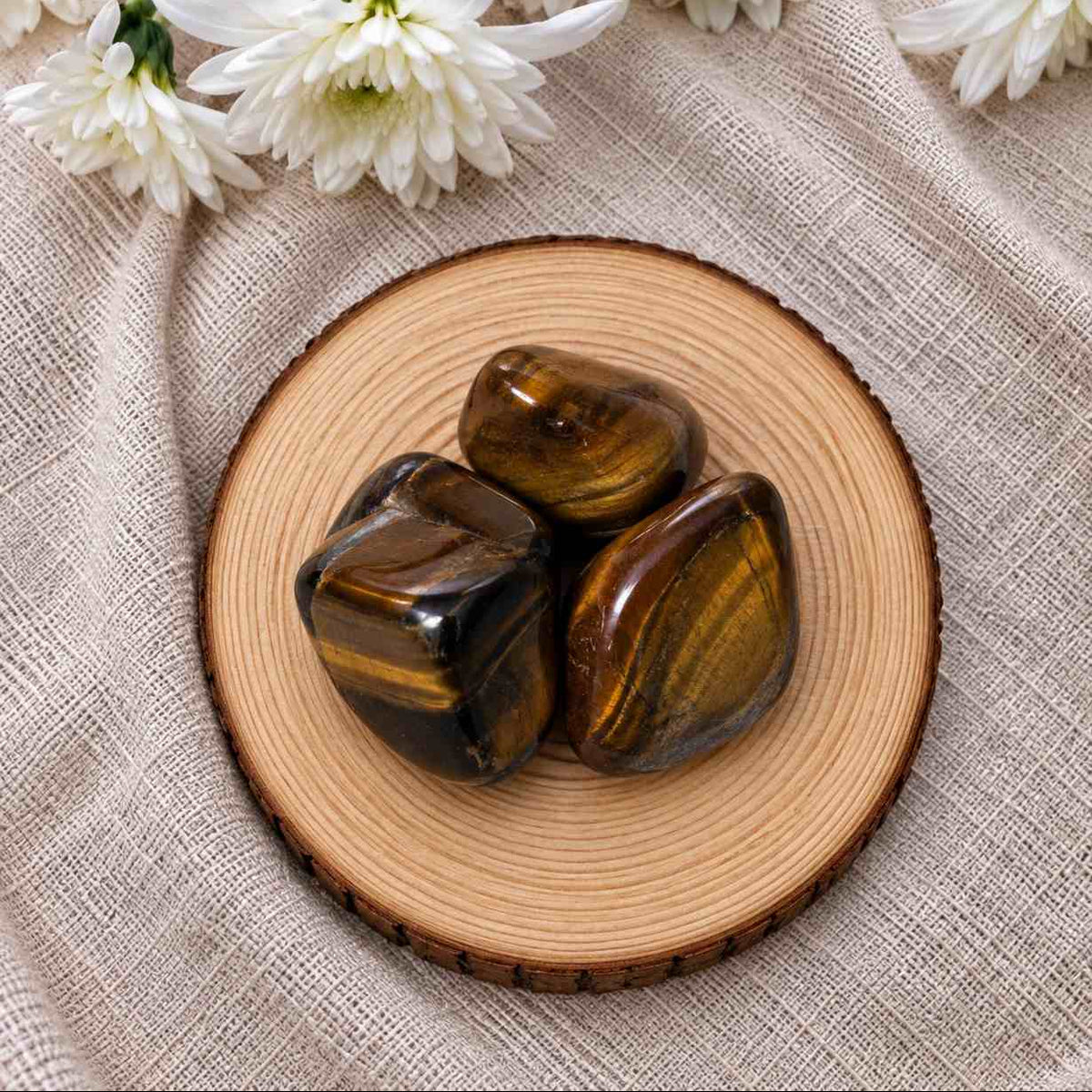 Pulsera de ojo de tigre natural con piedras en tonos dorados y marrones, reflejos naturales y un diseño elegante para uso diario