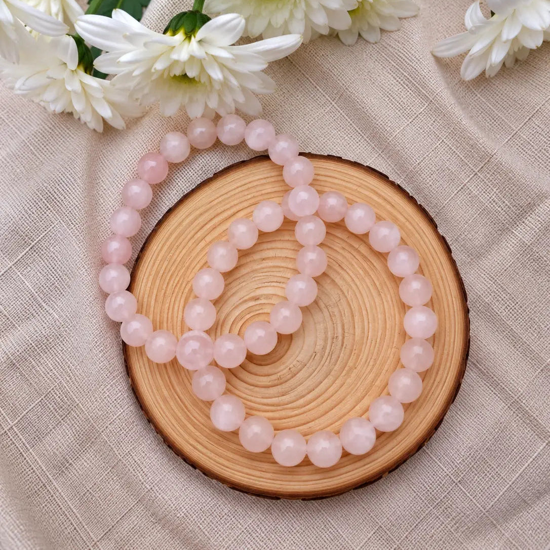 Pulsera de cuarzo rosa natural de 6 mm con piedras en delicados tonos rosados, diseño elegante y minimalista para uso diario