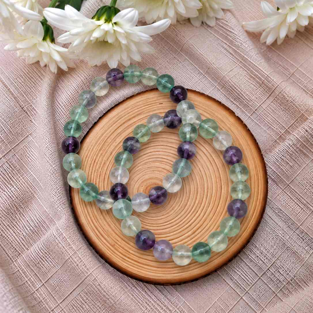 Pulsera de fluorita natural de 8 mm con piedras en tonos verdes y violetas, patrones únicos y diseño elegante para uso diario