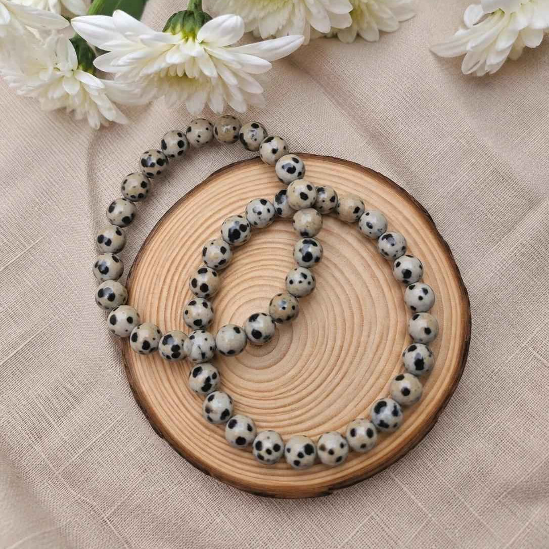 Pulsera de jaspe dálmata natural de 6 mm con piedras en tonos beige y manchas negras, diseño único, elegante y natural para uso diario