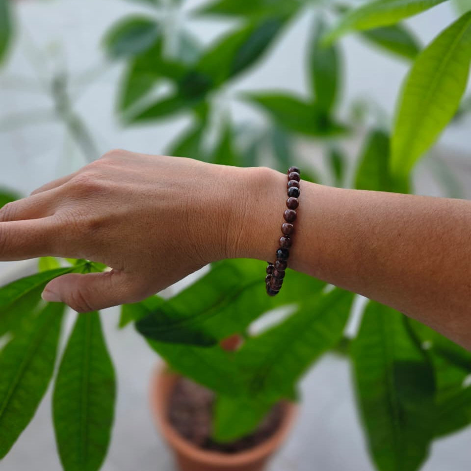 Pulsera de obsidiana caoba natural de 6 mm con piedras en tonos marrón rojizo y negro, diseño elegante y natural para uso diario
