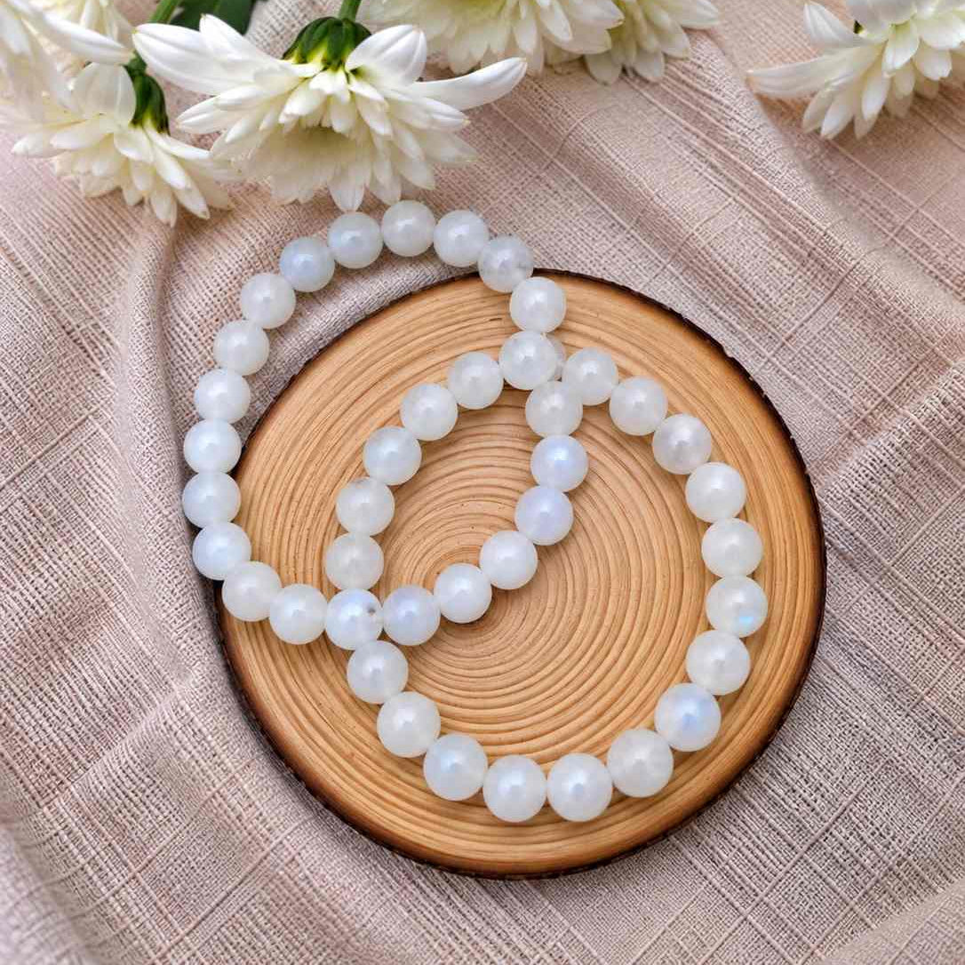 Pulsera de piedra luna natural de 8 mm con piedras en tonos blancos y perlados, reflejos suaves y diseño elegante para uso diario
