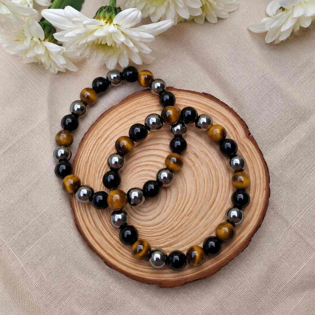 Pulsera de protección con piedras naturales seleccionadas, diseño elegante y simbólico para acompañarte en tu día a día