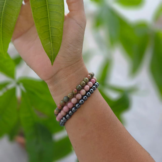 Pulseras de intenciones de sanación del corazón con piedras naturales, diseñadas para acompañar el amor propio, equilibrio emocional, calma y bienestar